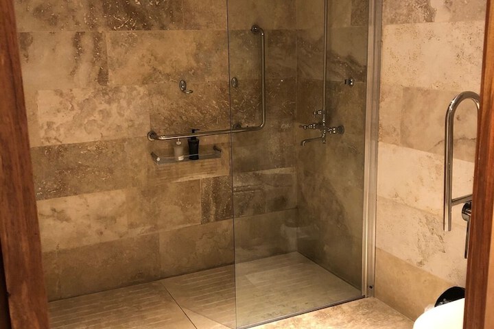 Room 18 of 33