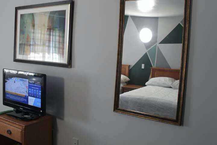 Room 9 of 18