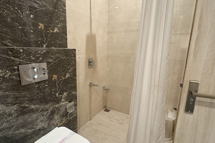 Room 12 of 16