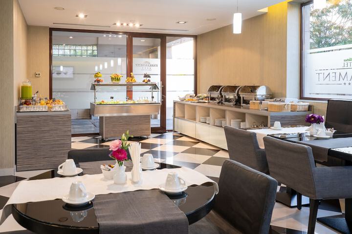 Breakfast area
