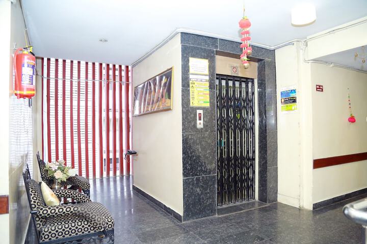 Ballroom/Hall 21 of 28