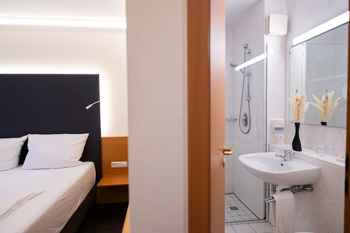 Room 9 of 19