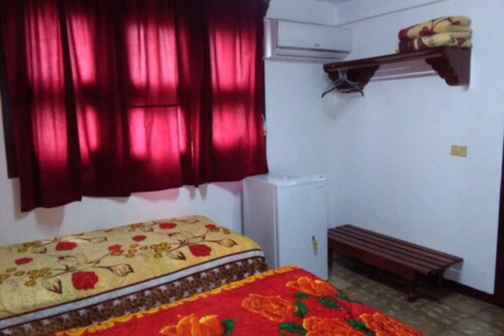 Room 5 of 12