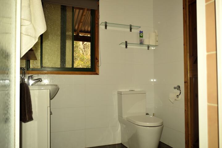 Room 33 of 144