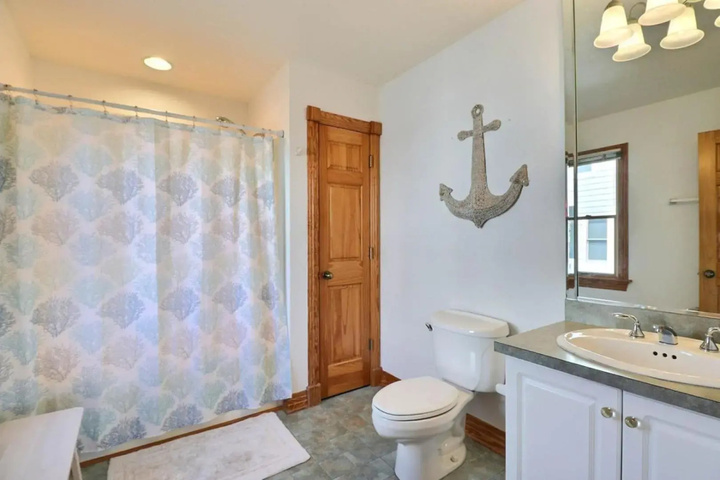 Room 8 of 28