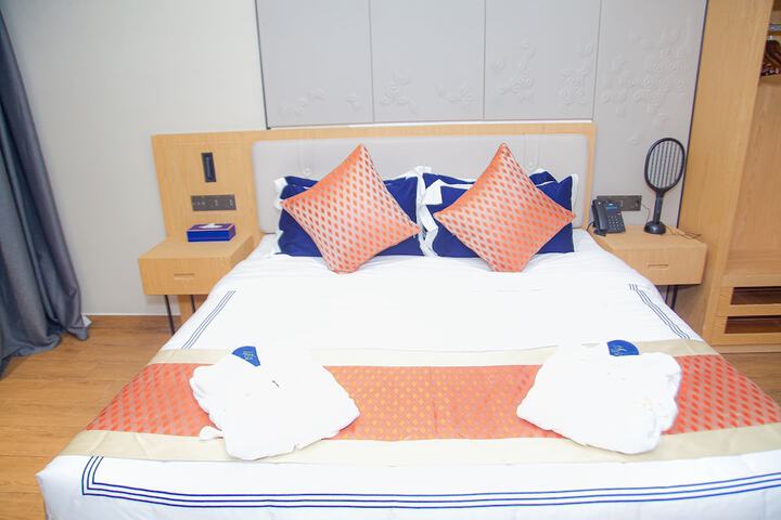 Room 7 of 62