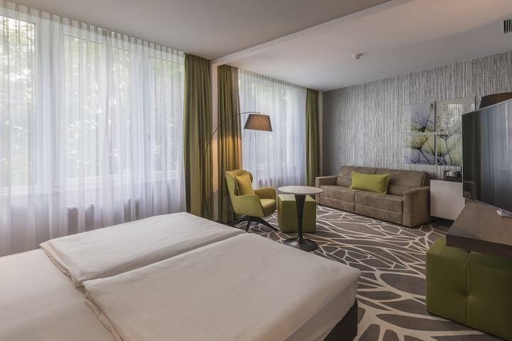 Room 36 of 193
