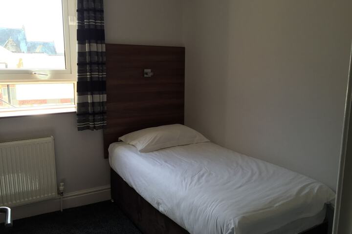 Room 37 of 83