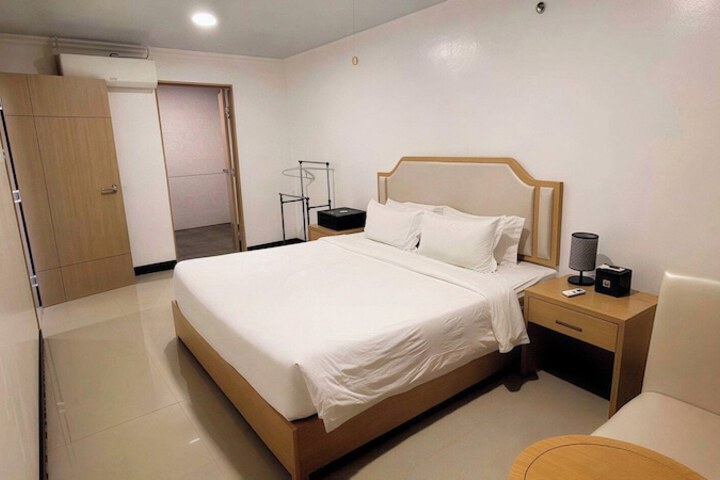 Room 11 of 23