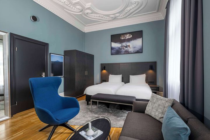 Room 42 of 95