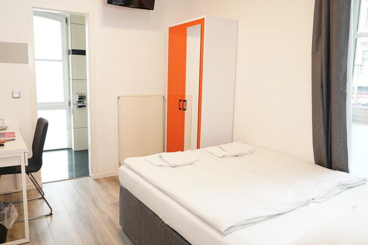 Room 27 of 57