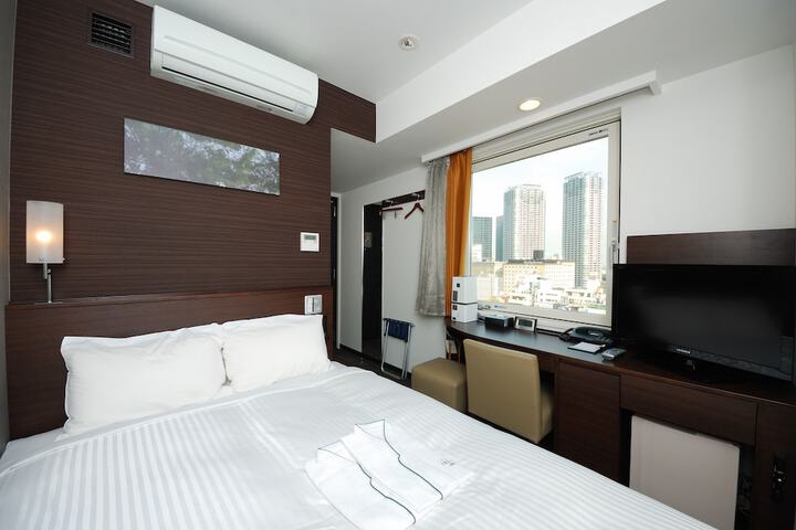 Room 6 of 49