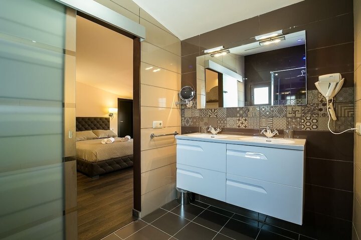 Room 27 of 41