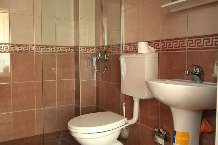 Room 82 of 100