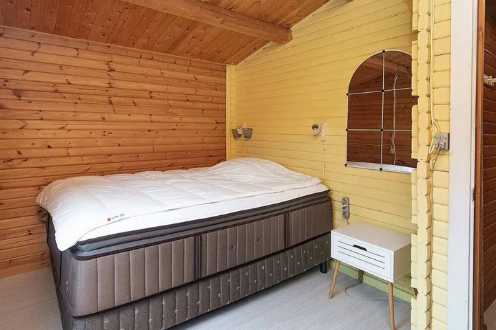 Room 2 of 12