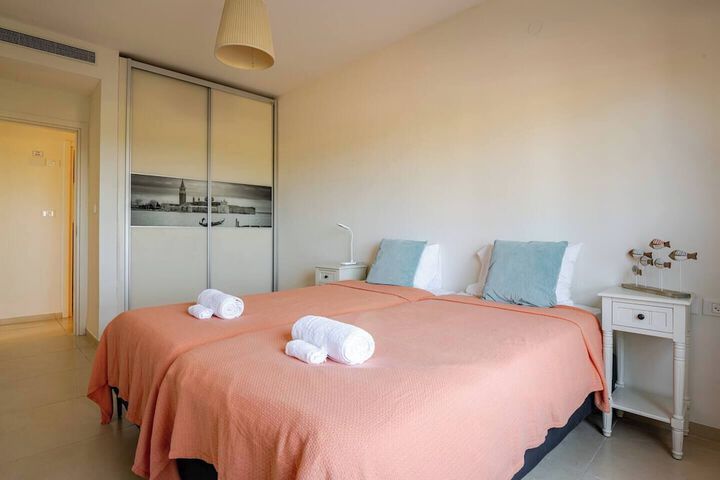 Gugel Waves Seaview 4BR Family Aparts