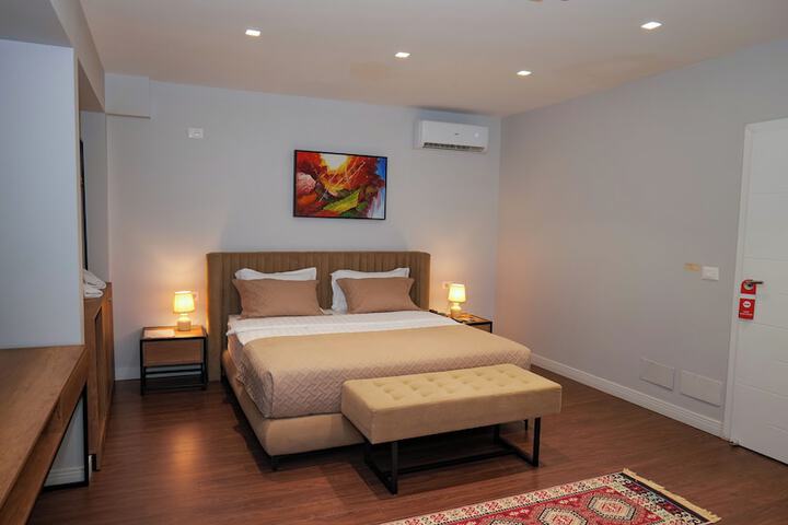 Room 9 of 47