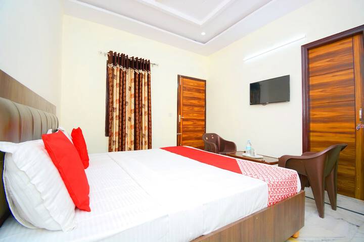 Room 8 of 33