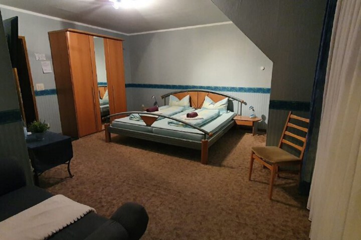 Room 9 of 31