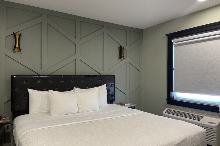 1 King Bed Deluxe Room (36 of 50)