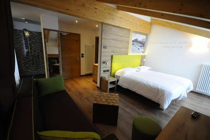 Room 14 of 60