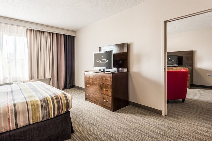 1 King Bed (5 of 12)
