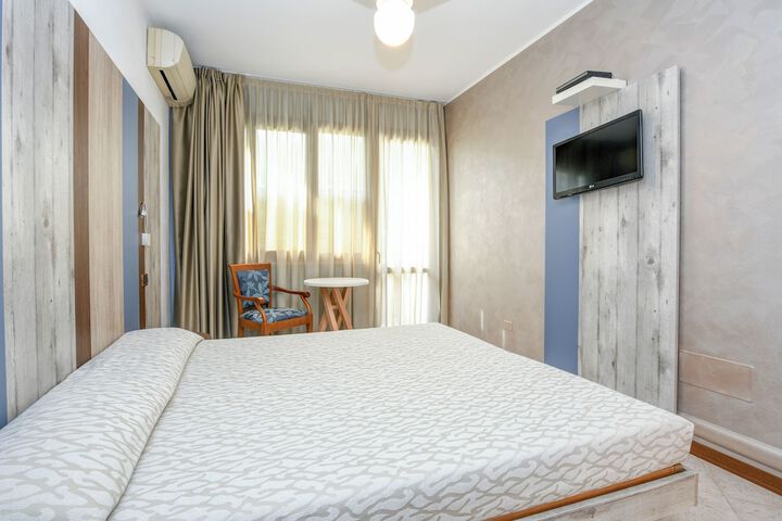 Room 25 of 203