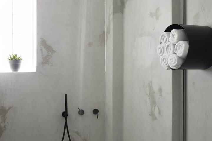 Room 18 of 317