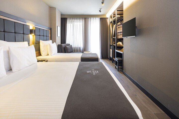 Room 33 of 75