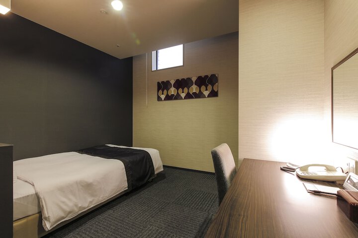 Room 13 of 40