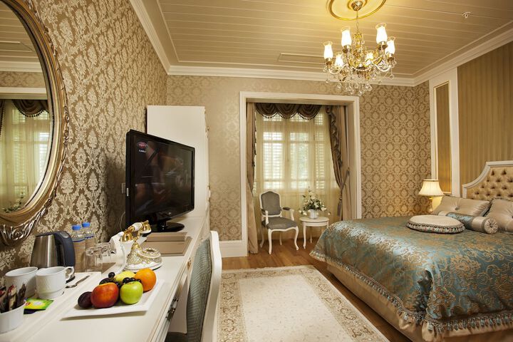 Room 4 of 83