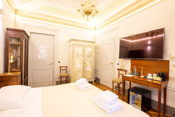 Room 12 of 90