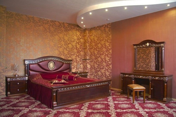 Room 11 of 36