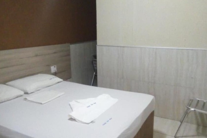 Room 15 of 33