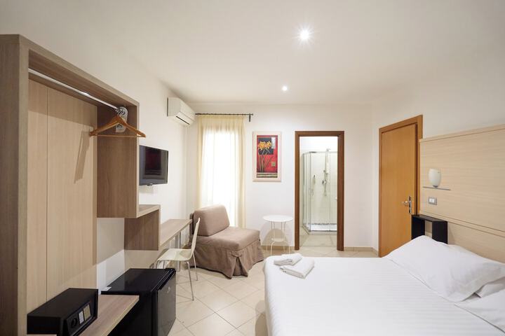 Room 10 of 43