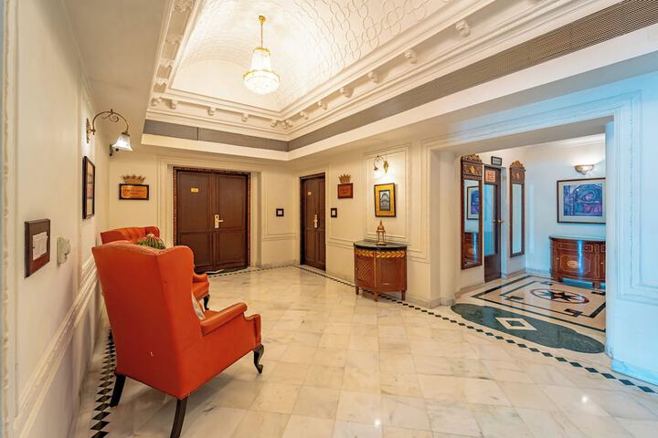 Entrance & Lobby