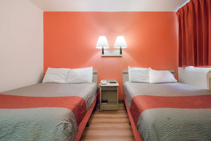 Room 5 of 39