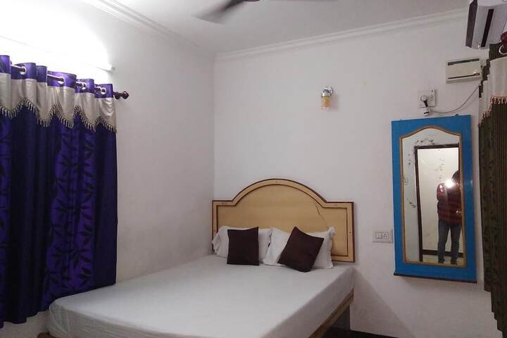 Room 3 of 9