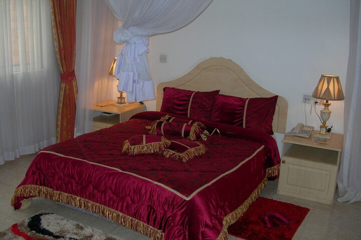 Room 6 of 27