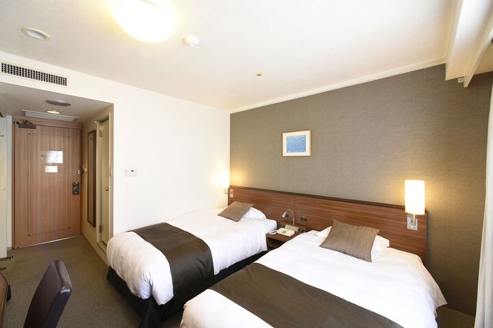 Room 9 of 50