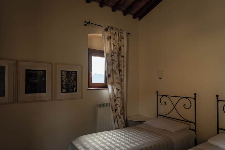Room 13 of 30