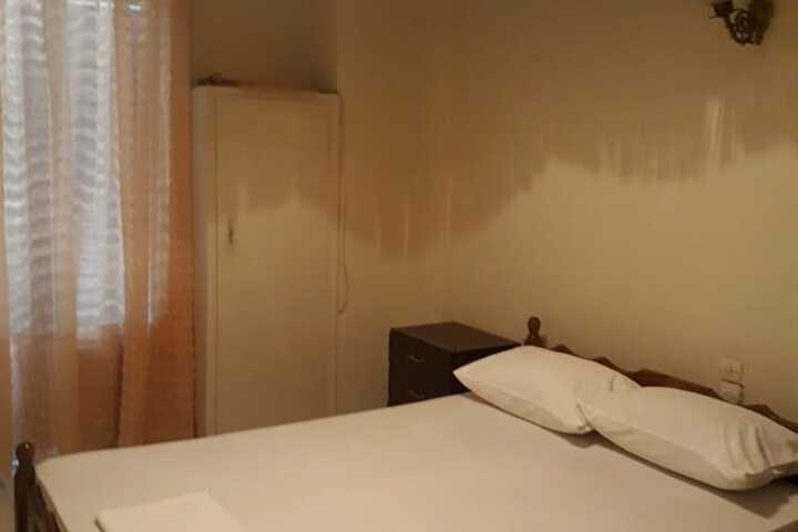 Room 9 of 30