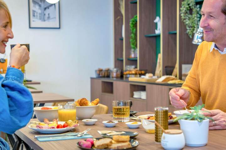 Breakfast/Coffee Service 40 of 94
