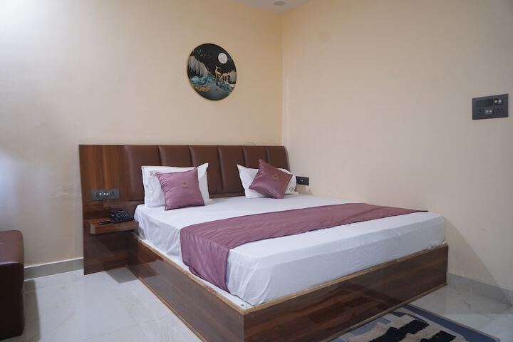 Room 11 of 24