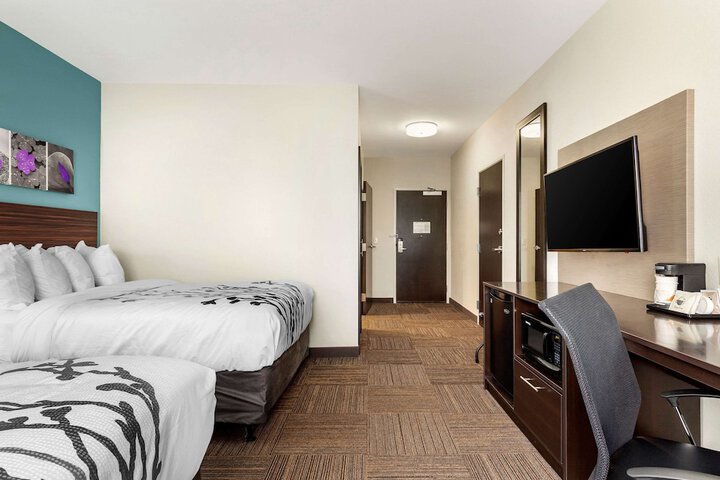 2 Queen Beds (7 of 11)