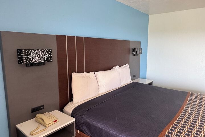 Room 25 of 58