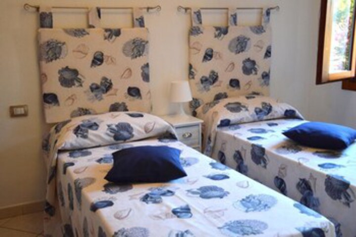 Room 32 of 53