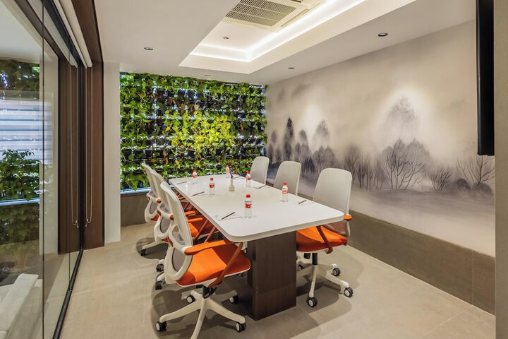 Business Center 44 of 48