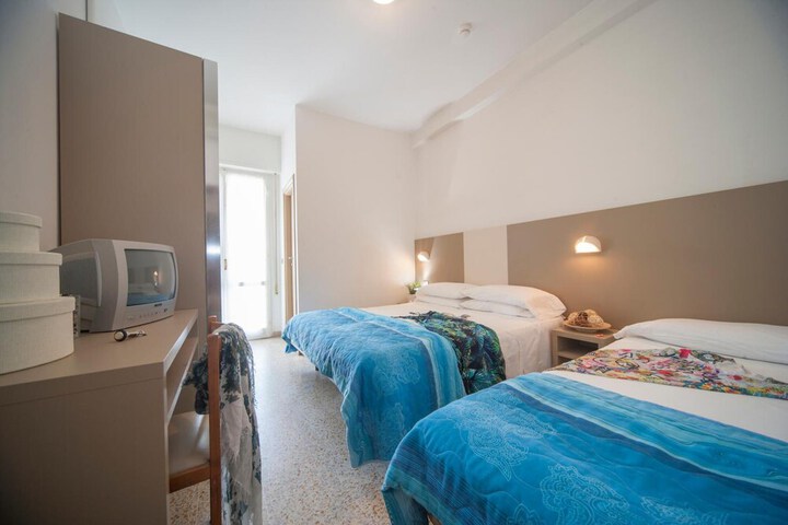 Room 9 of 44