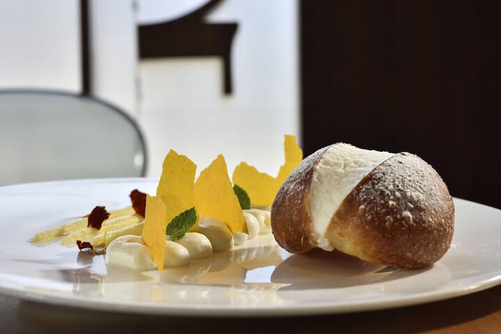 Dining 84 of 110